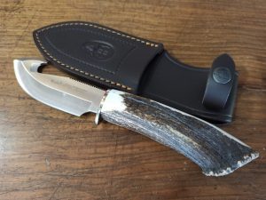 Muela Coltello da Caccia - Lama cm 11 Manico Cervo